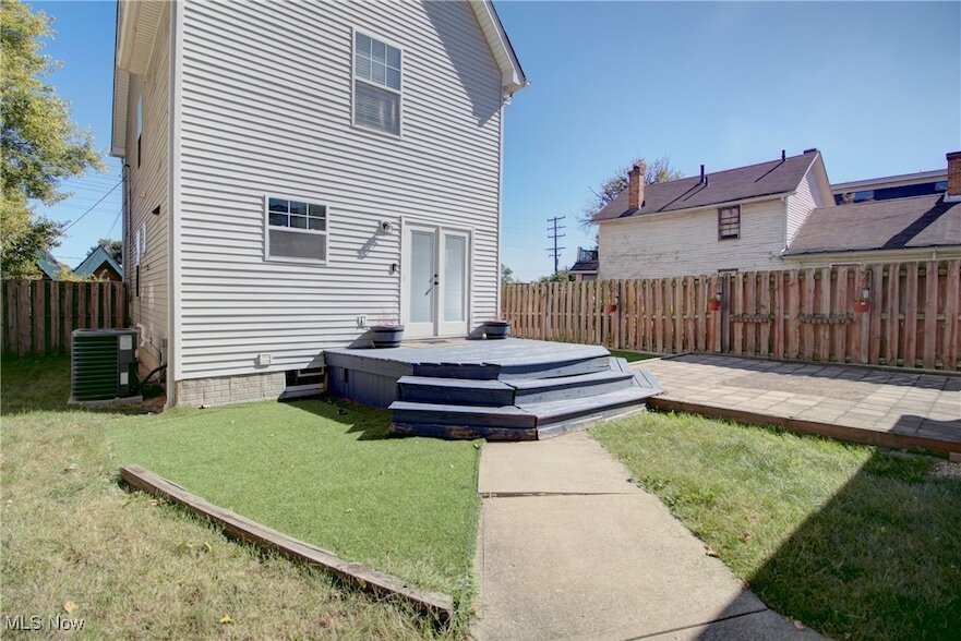 2494 W 7th St Cleveland, OH 44113 – photo 5