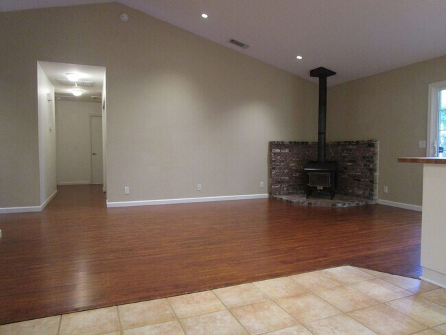 Building Photo - 3-bedroom, 2-bath gem located just minutes...