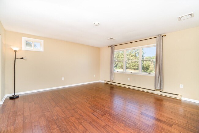 Foto del edificio - 1145 Highland Dr