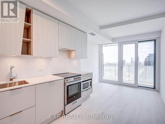 Photo du bâtiment - 3900-3900 Confederation Pkwy