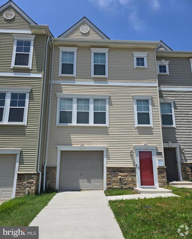 Building Photo - 429 Woodcrest Dr SE