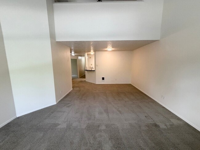 Foto del edificio - Super Cute Spacious 2BD 2BA in the Hillsdale Neighborhood!