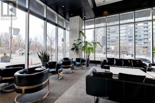Photo du bâtiment - 170-1170 Bayview Ave