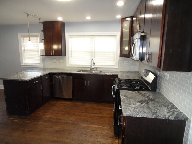 Building Photo - 3759 N Plainfield Ave