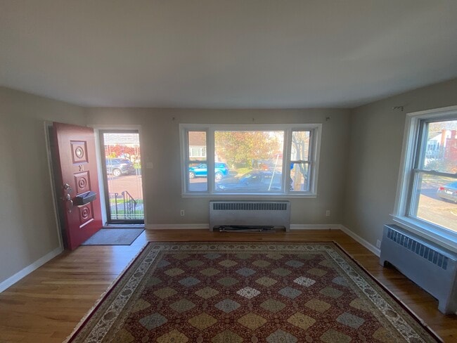 Building Photo - 30 E 7th St