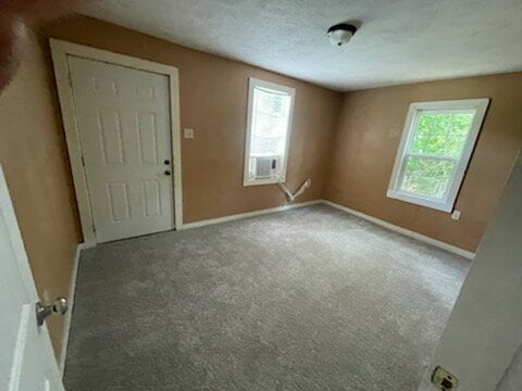 Building Photo - 3 bedroom 1 bath apartment in duplex.