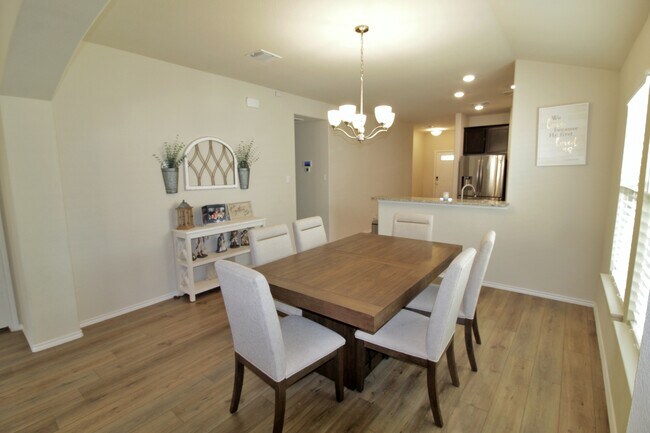 Foto del edificio - 2708 Risinger Rd