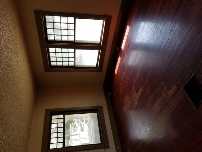 Building Photo - 621 W20 CC20 -E-