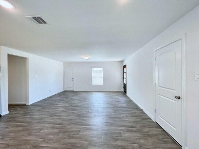 Building Photo - 13010 Sorrento Bay Dr