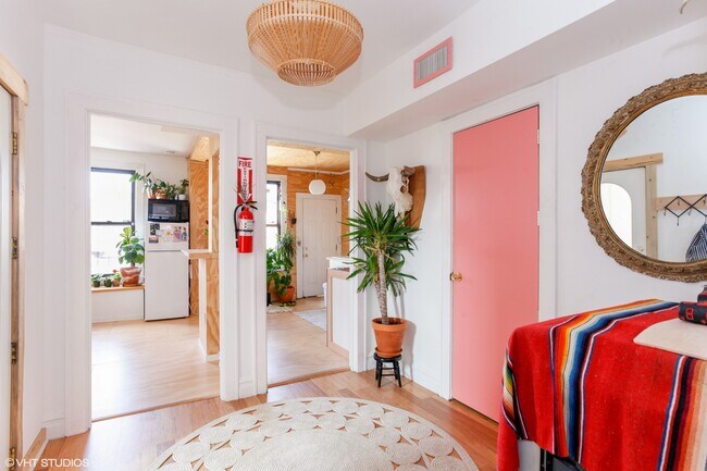 Foto del edificio - 4833 W Irving Park Rd