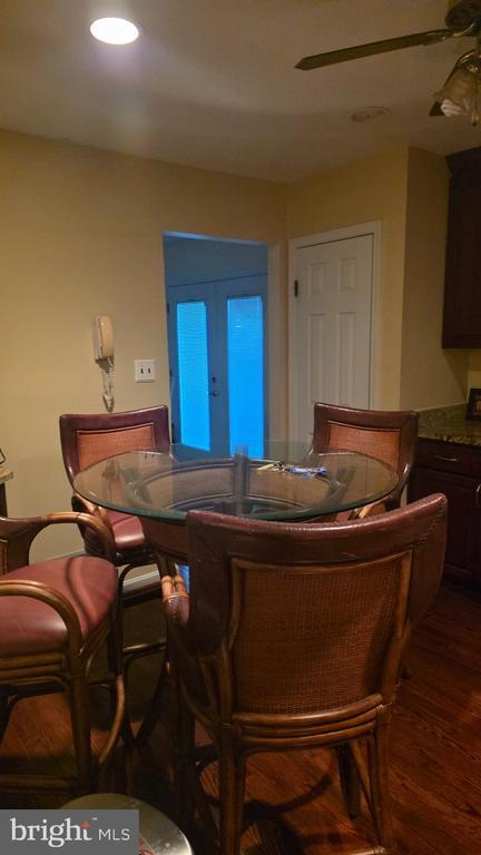 Foto del edificio - 8744 Valley Dr