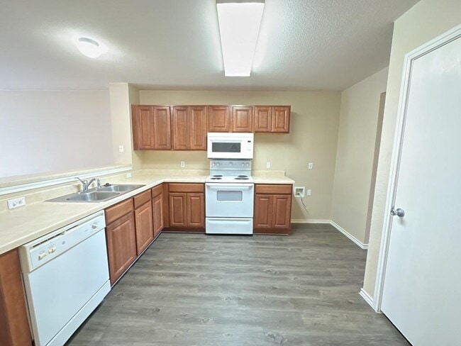 Building Photo - 1000 Bluff Meadow Cove