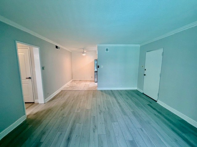 Foto del edificio - 1595 E Chevy Chase Dr