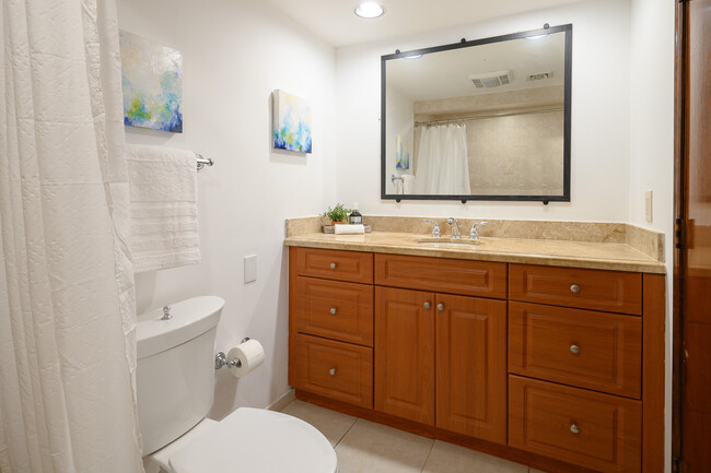 Ensuite Bathroom - 3109 NE 26th St