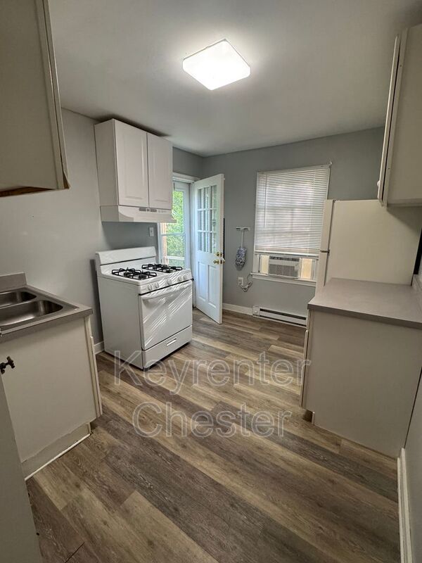 Building Photo - 923 Wills Rd