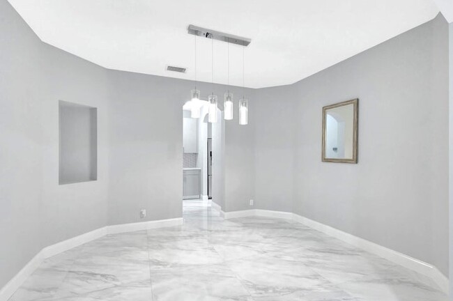 Building Photo - 6463 Paradise Cv