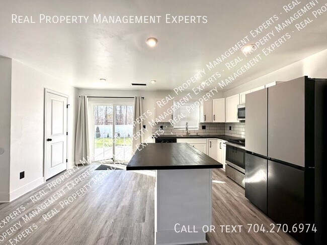 Building Photo - Beautiful 3BR/1.5BA home in Charlotte!