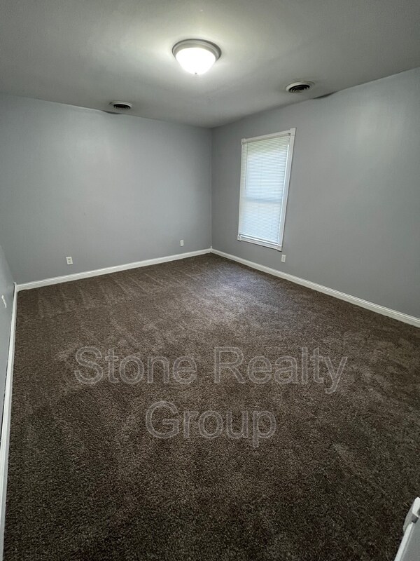 Building Photo - 2111 N 28th St