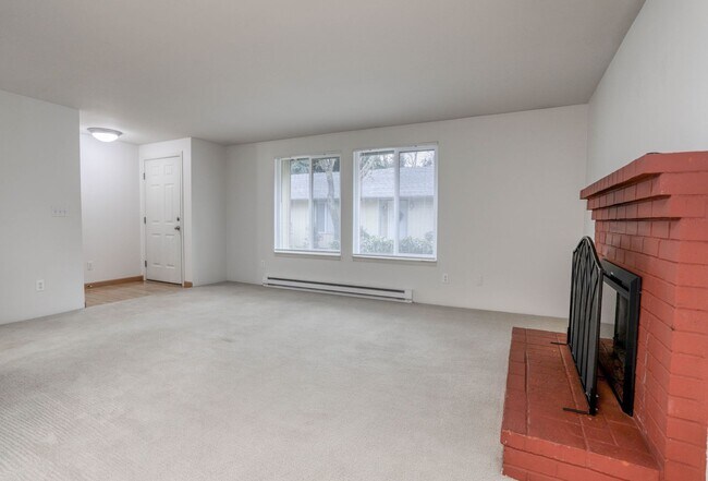 Foto del edificio - Condo Living with Electric Fireplace and F...