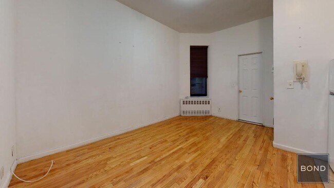 Foto del edificio - 330 E 93rd St