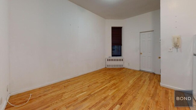 Building Photo - 330 E 93rd St
