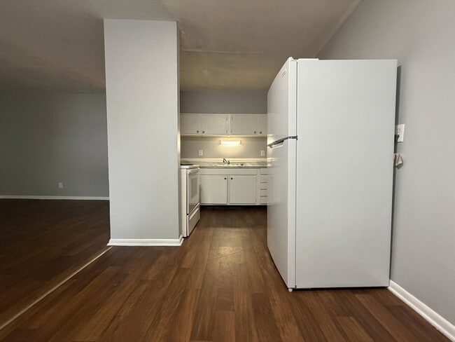 Building Photo - 421 Poplar Level Ct