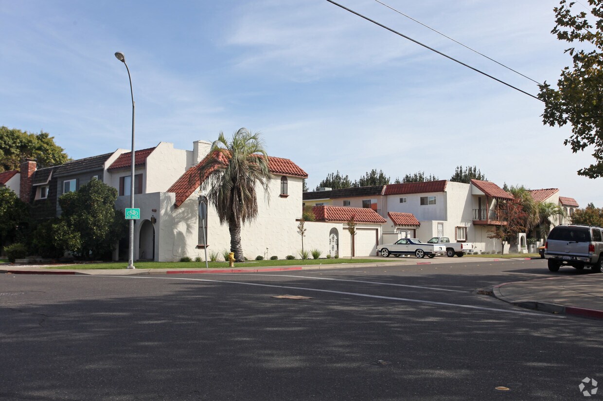 Building Photo - 211-237 Starr Ave