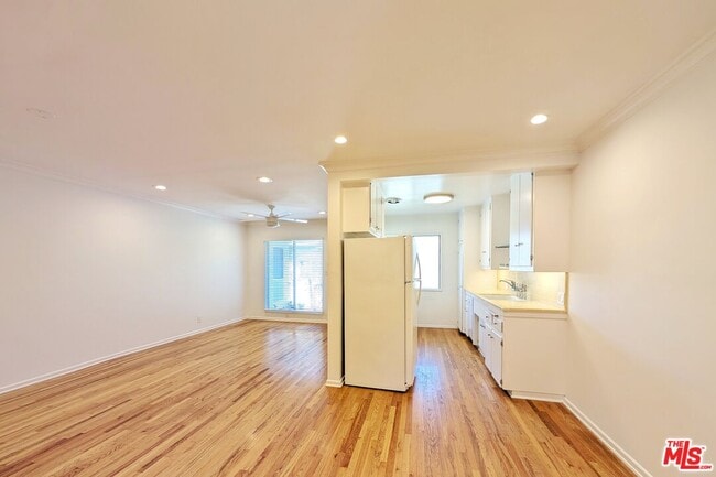 Foto del edificio - 827 Lincoln Blvd