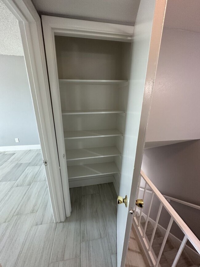 Foto del edificio - Cozy 2 bd, 1.5 bath condo with open floor plan.