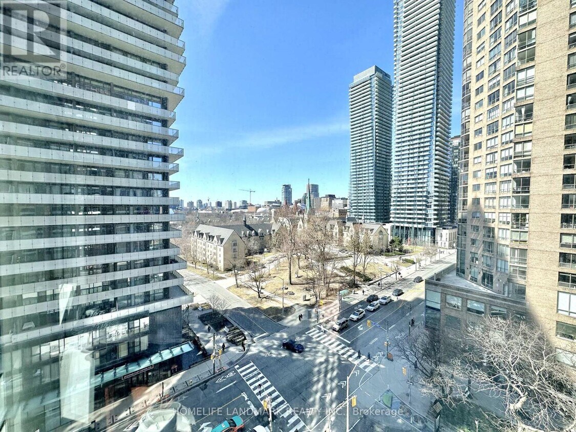 Primary Photo - 1001-1001 Bay St.