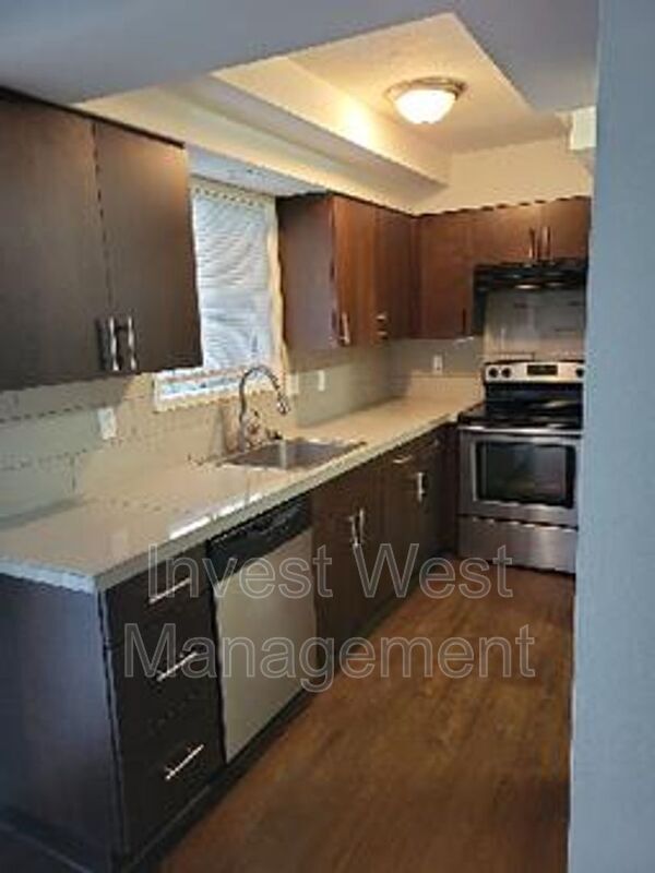 Foto del edificio - 3023 E 20th St