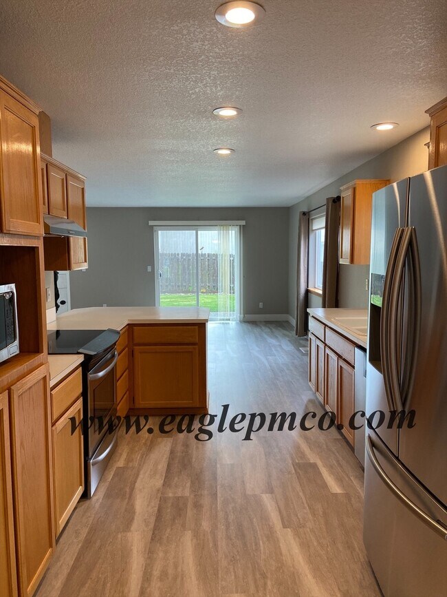 Photo - 13820 SE Campfire Way House