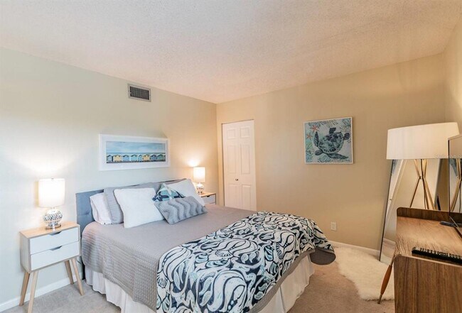 Building Photo - 5541 PUERTA DEL SOL Blvd