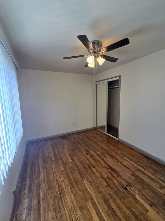 Foto del edificio - 412 Glen View Ct