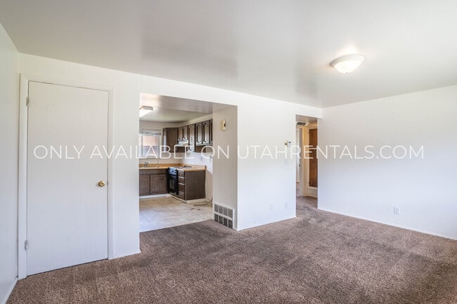 Building Photo - 1050 W 1050 S