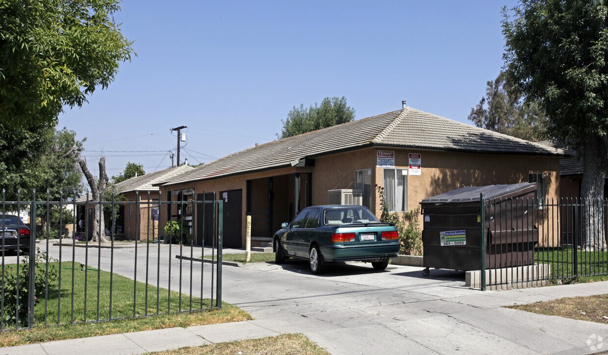 Primary Photo - 1241-1271 N Davidson Ave