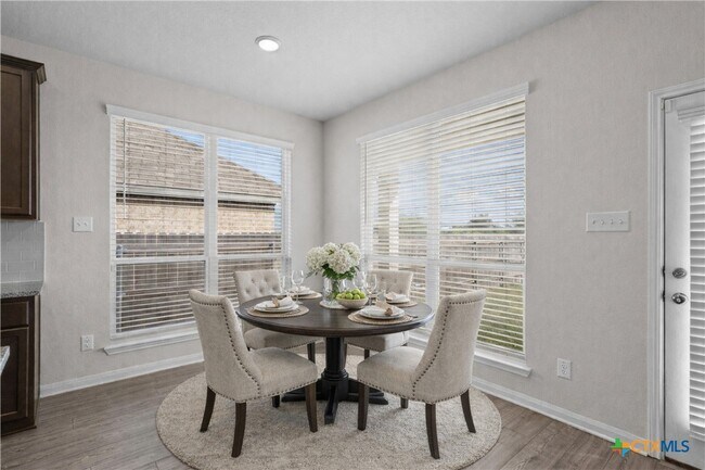 Foto del edificio - 1037 Shelby Dr