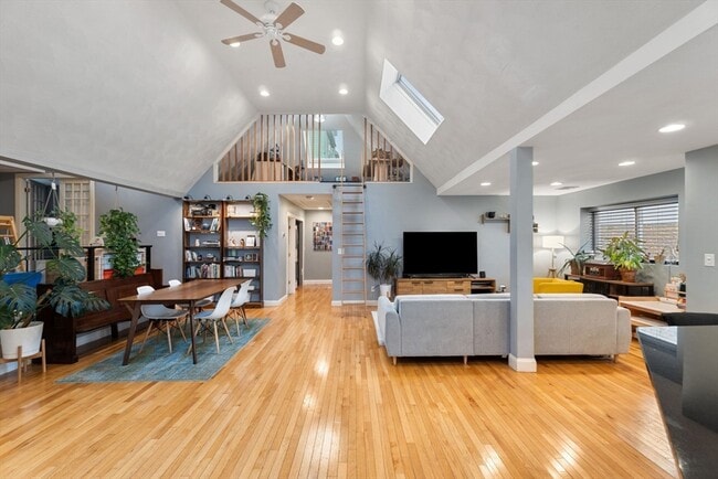 Foto del edificio - 890 Winthrop Ave