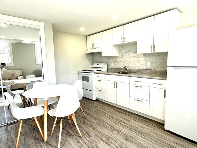 Photo du bâtiment - 1495 Gladstone Ave