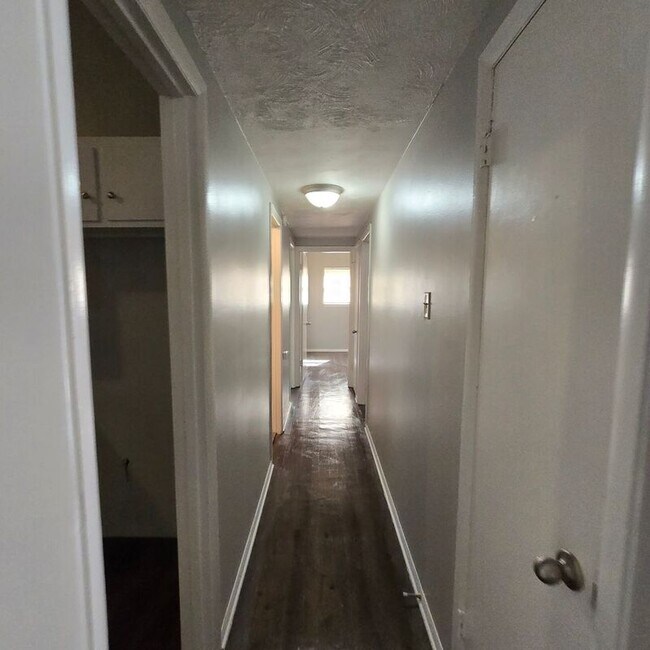 Building Photo - 3098 Bluffdale St