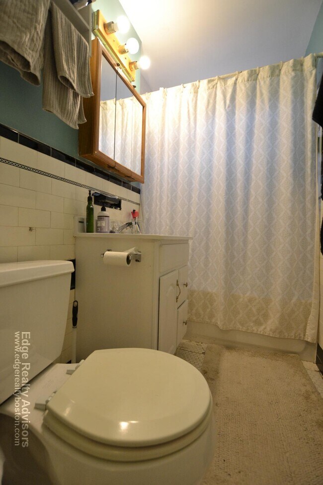 Foto del edificio - 98 Colborne Rd