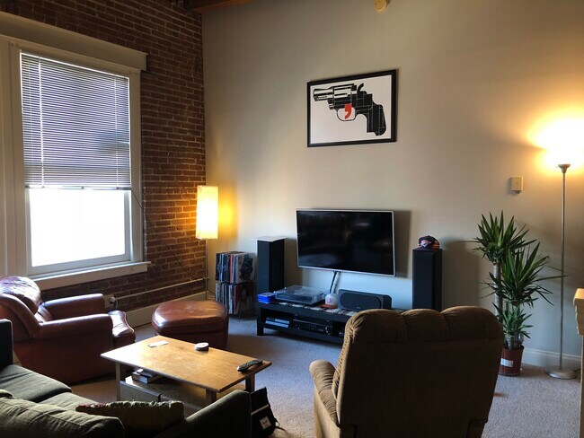 Foto del edificio - 706 Broadway #506