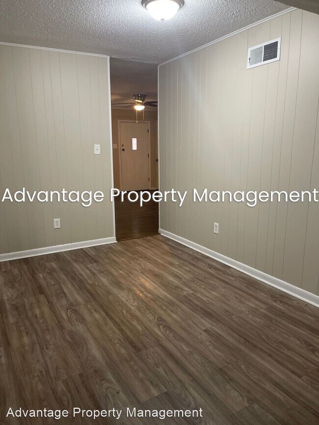 Building Photo - 3 br, 1.5 bath House - 4226 Cottonwood Rd.