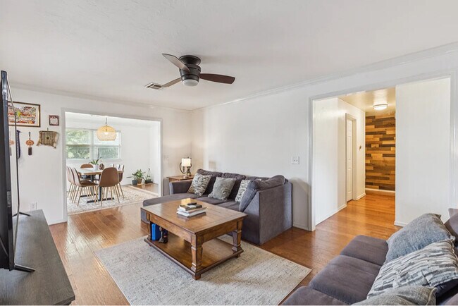 Foto del edificio - 1316 Sunrise Dr