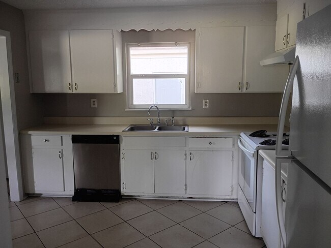 Foto del edificio - 1802 E 58th St