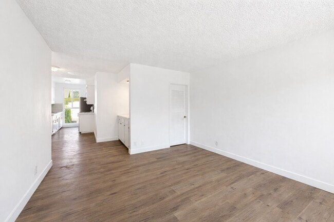 Building Photo - 6828 Fulton Ave