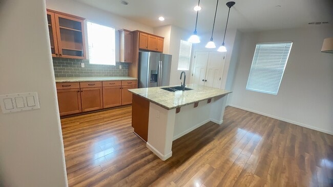 Foto del edificio - Riverbank!