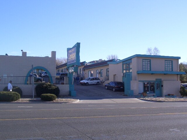 Building Photo - Holiday Lodge
