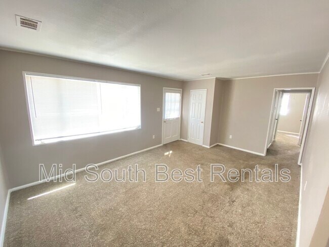 Building Photo - 3381 Madewell St