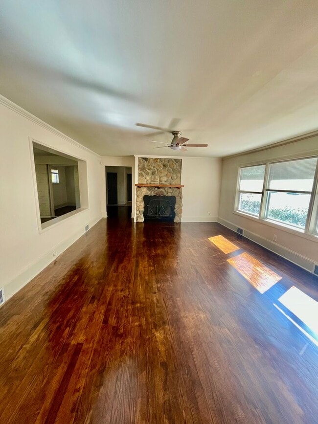 Foto del edificio - Ranch Style 3 Bedroom 2 Bath and 2 car gar...